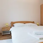 Karen Apartman *