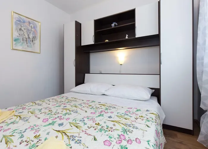 Apartment Karen Krk Town
