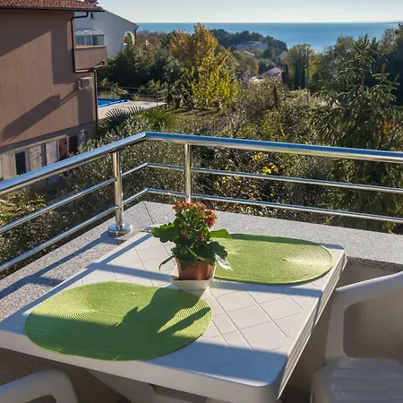 Διαμέρισμα Karen Krk Town