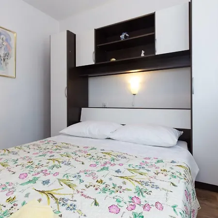 Διαμέρισμα Karen Krk Town